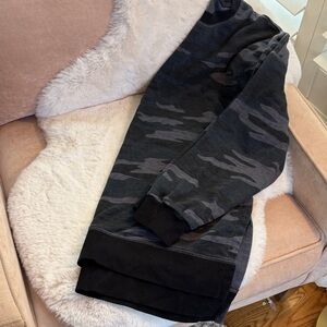 Old Navy Women's Vintage Boyfriend Tunic Grey Camo Sweatshirt